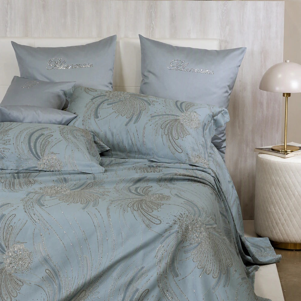 Completo lenzuola copriletto Blumarine BELLE EPOQUE in raso di puro cotone 300 TC - Stone Blue