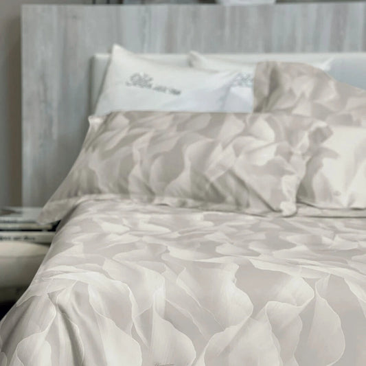 Completo lenzuola copriletto Blumarine VERY VAMP in raso di puro cotone 300 TC - letto ambientato