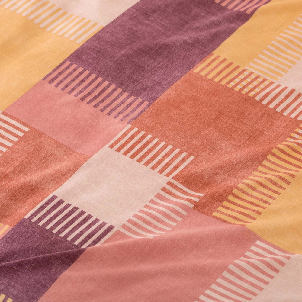 Parure copripiumino PARKER in puro cotone, Arancio Ruggine – dettaglio della fantasia geometrica patchwork