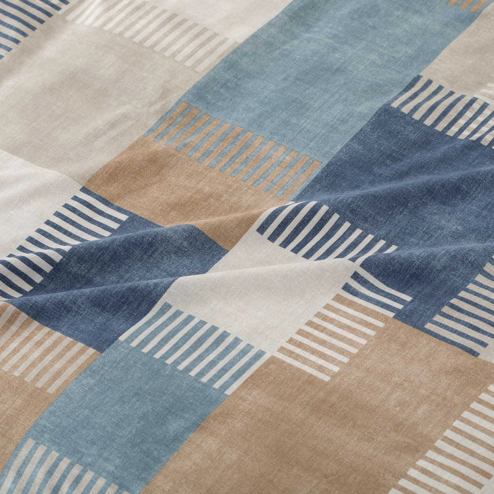 Parure copripiumino PARKER in puro cotone, Blu Indaco – dettaglio della fantasia geometrica patchwork