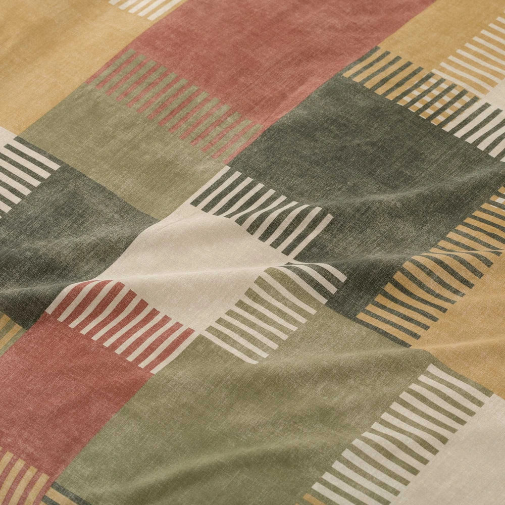 Parure copripiumino PARKER in puro cotone, Verde Salvia – dettaglio della fantasia geometrica patchwork